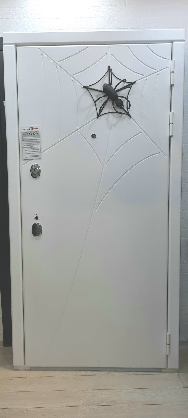 Входная дверь П7 с кованным оформление "Паук", размер 960*2050 мм